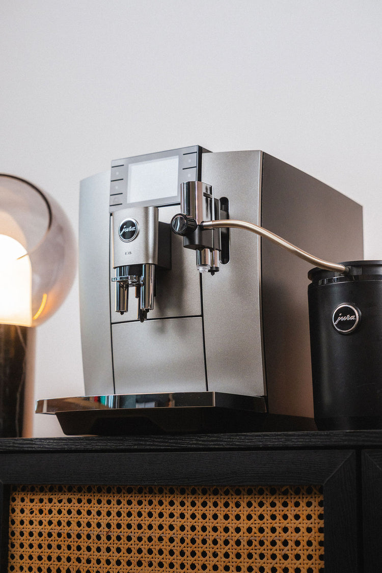 Machine espresso JURA E8 - version 2026