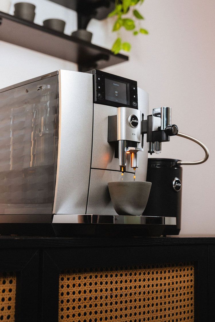 Machine espresso JURA E8 - version 2026