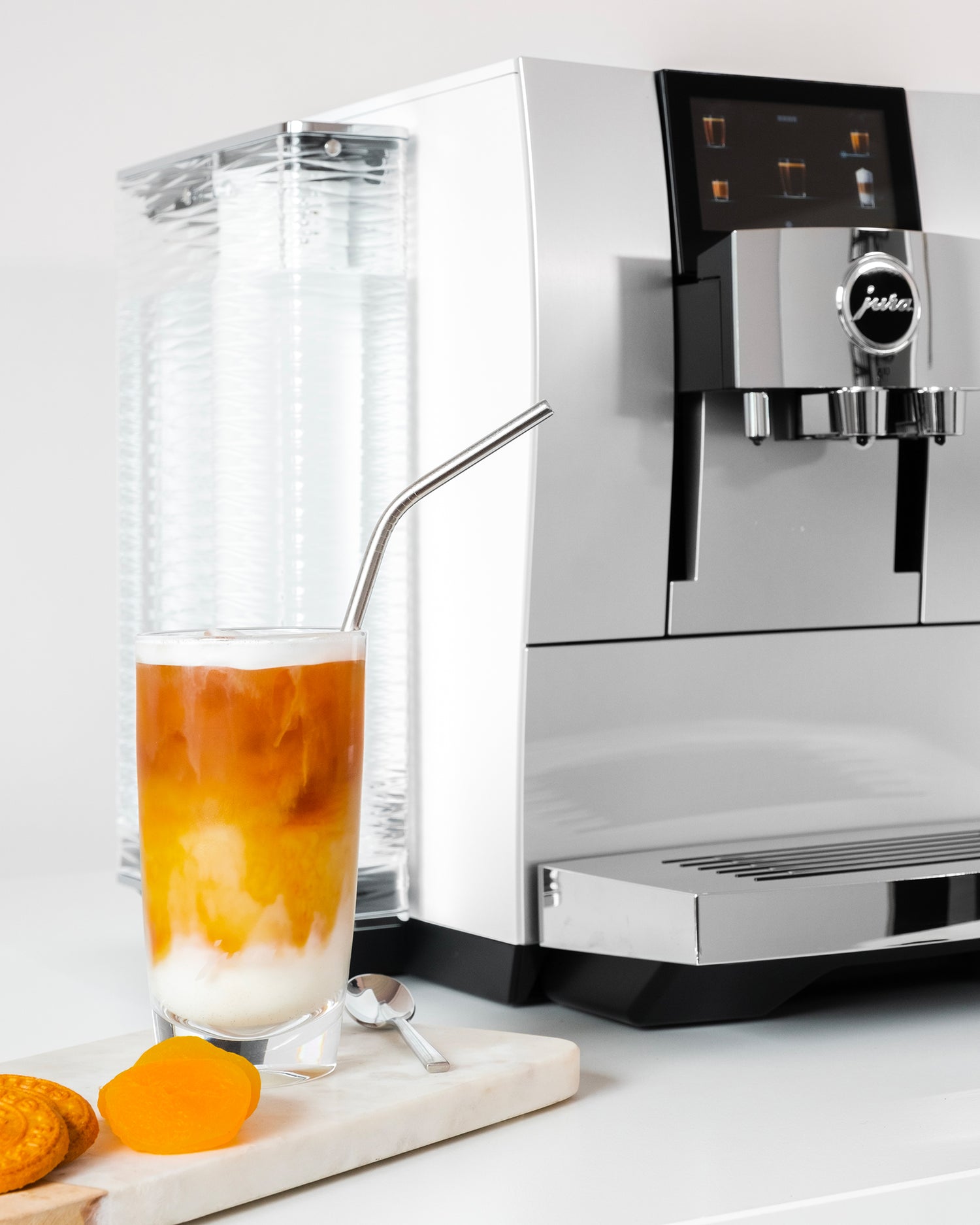 Machine JURA Z10 aluminium white par Édika et cold brew latte 