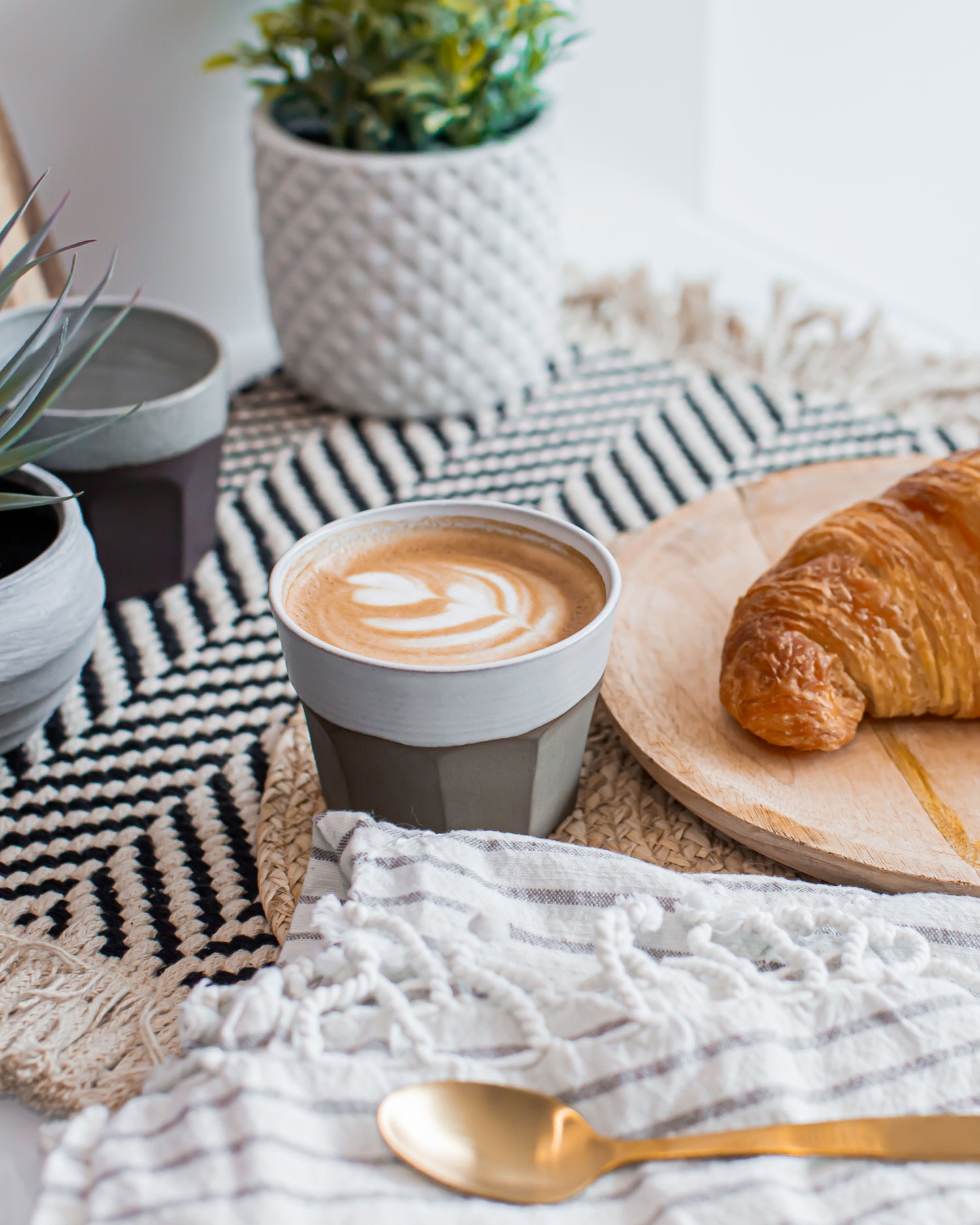 LELIT Mara machine espresso tasse latte art croissant